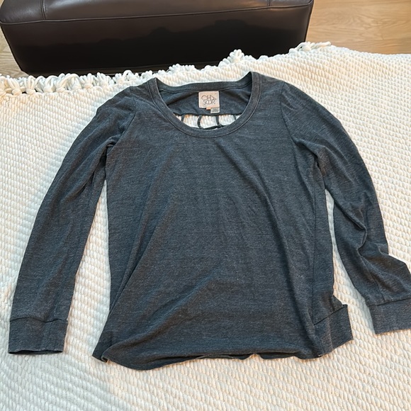 Chaser women’s top with open netted back in heathered denim blue color. Size M - Picture 6 of 8